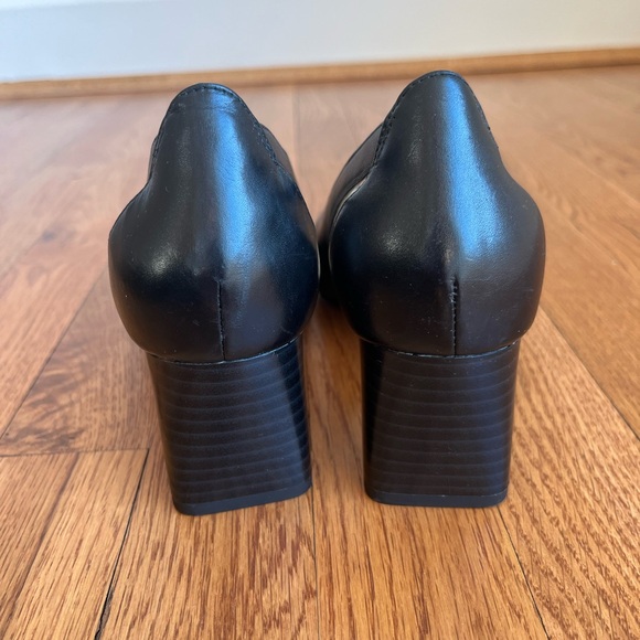 Cole Haan Black Pointed Toe Heels. Size 7.5B. - Picture 5 of 10